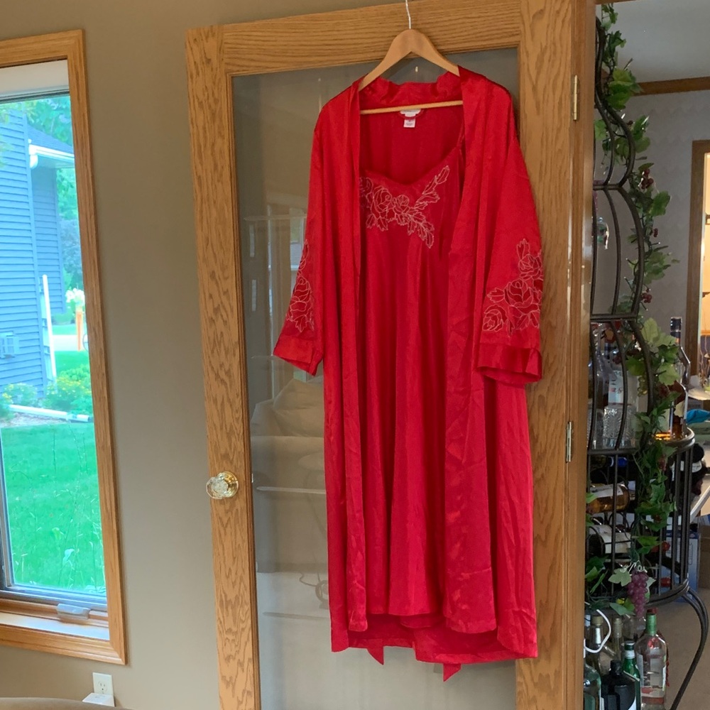 Morgan Taylor Vibrant Red Robe with Embroidery
